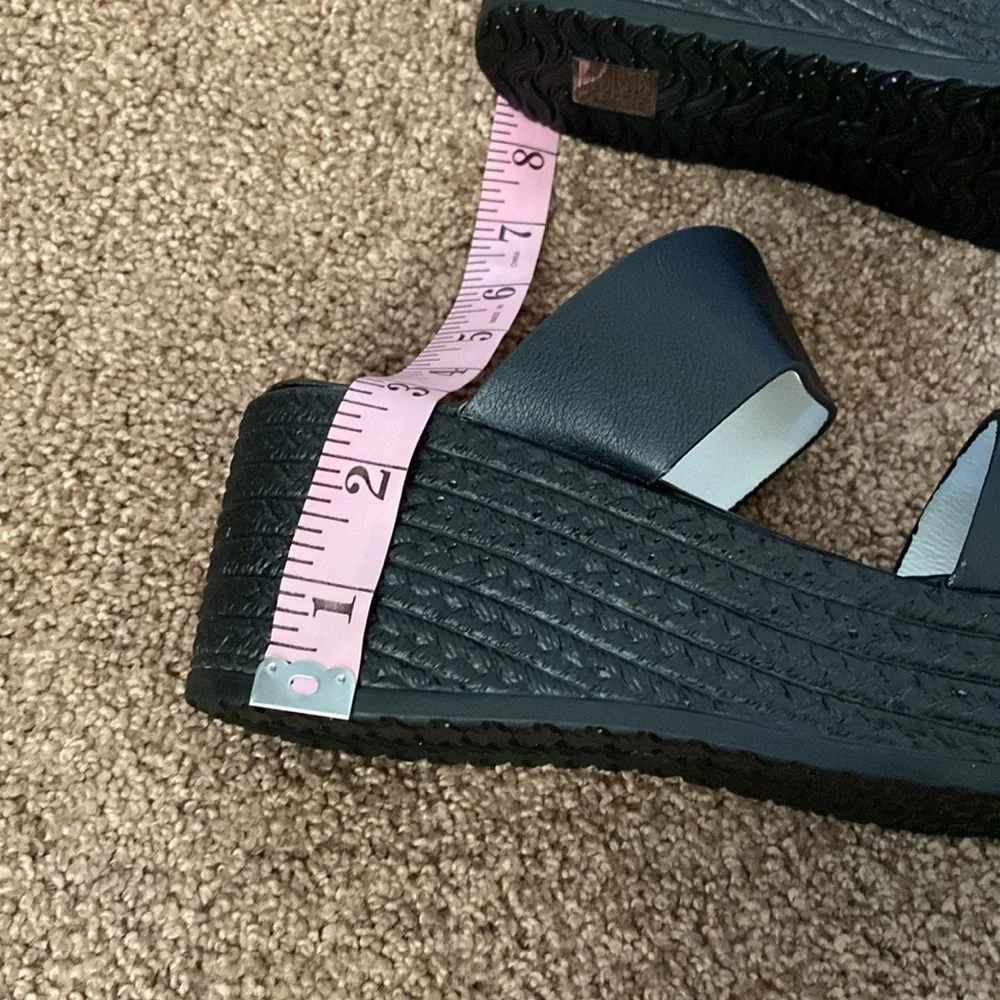 Black wedge heels - Picture 3 of 3